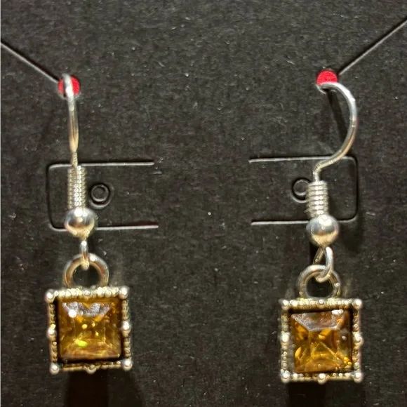 Elegant Silver tone and Red Dangle Earrings - Picture 4 of 6